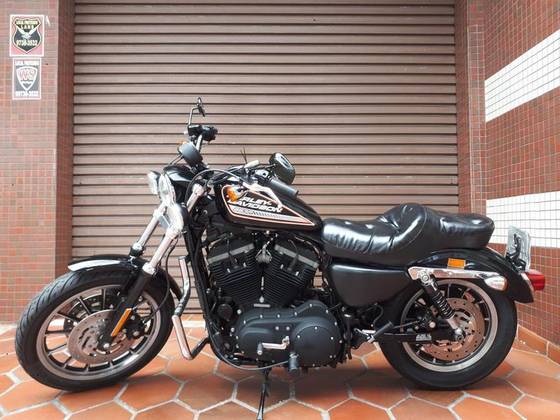 HARLEY-DAVIDSON SPORTSTER XL 883 